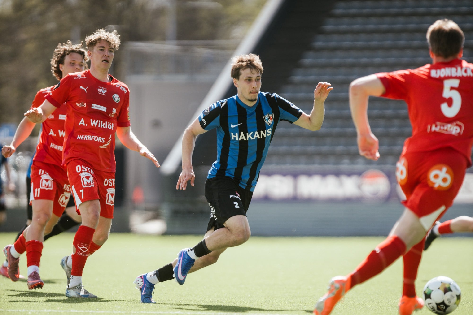 Jarolle tappio Interiä vastaan